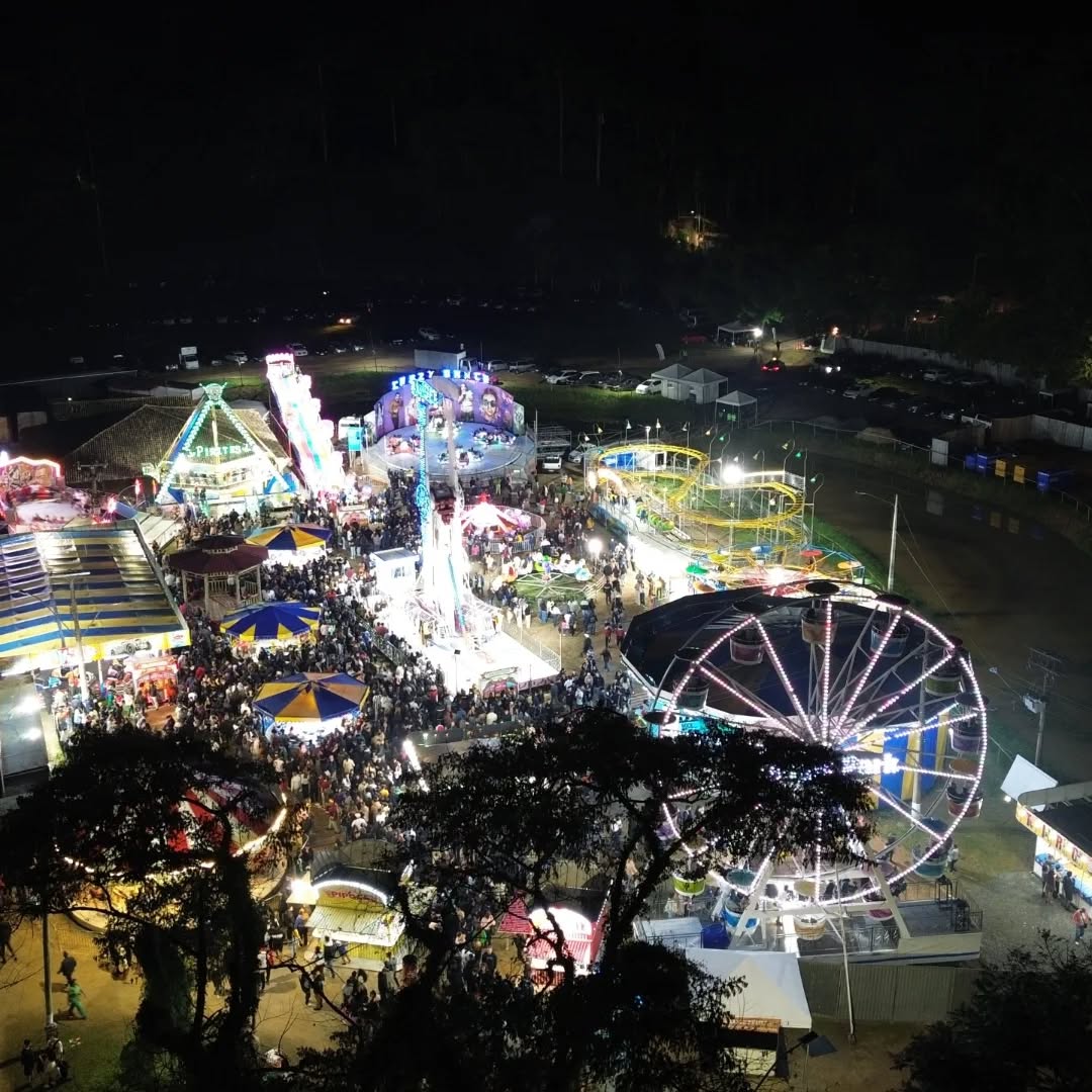 Acidente em parque de diversões em Petrópolis deixa três feridos