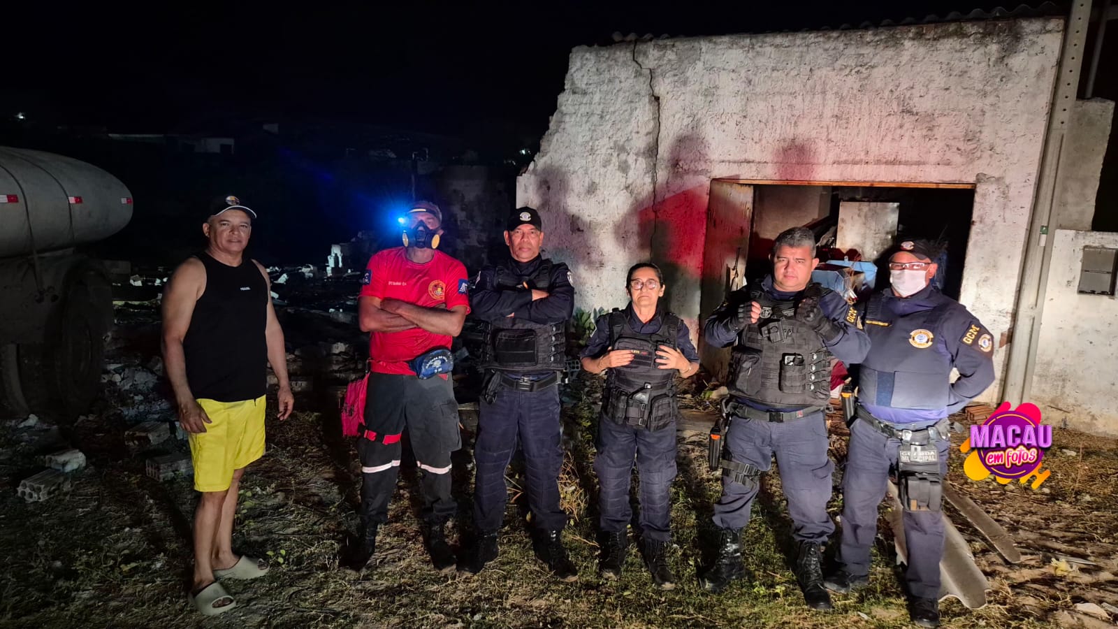 GUARDA MUNICIPAL COM APOIO DO BOMBEIRO CIVIL, APAGAM AS CHAMAS NO ANTIGO DEPÓSITO DO HOSPITAL ANTÔNIO FERRAZ EM MACAU