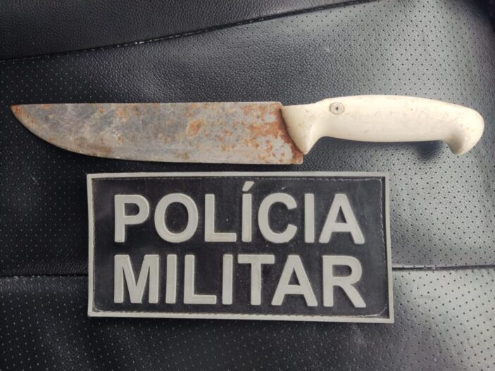 POLICIA MILITAR ATENDE OCORRÊNCIA ENVOLVENDO ADOLESCENTE ARMADO COM PEIXEIRA EM GUAMARÉ