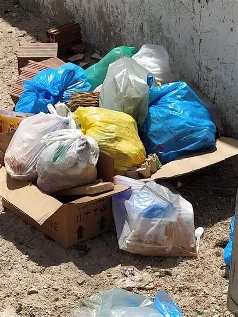 A COMUNIDADE DO PAULO BENTO GUAMARÉ INFELIZMENTE NUNCA VAI APRENDER A JOGAR O LIXO NO VERDADEIRO LUGAR