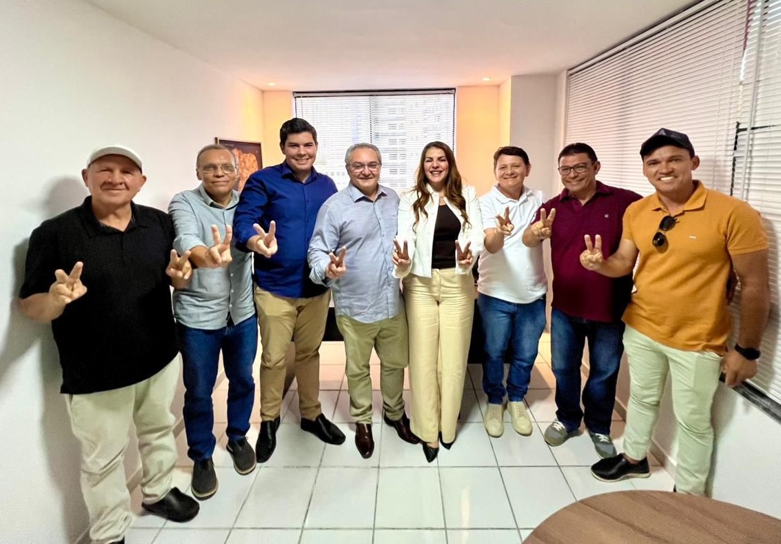 PEDRO AVELINO COM NINA: APOIOS DE EX-PREFEITOS E PRESIDENTE DA CÂMARA FORTALECEM PRÉ-CANDIDATURA A FEDERAL