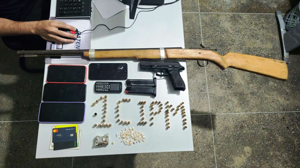 POLÍCIA MILITAR APREENDE MUNIÇÕES, DROGAS, ARMAS DE FOGOS, CELULARES, RECUPERA VEÍCULOS EM OPERAÇÃO DE GUERRA EM BAIXA DO MEIO