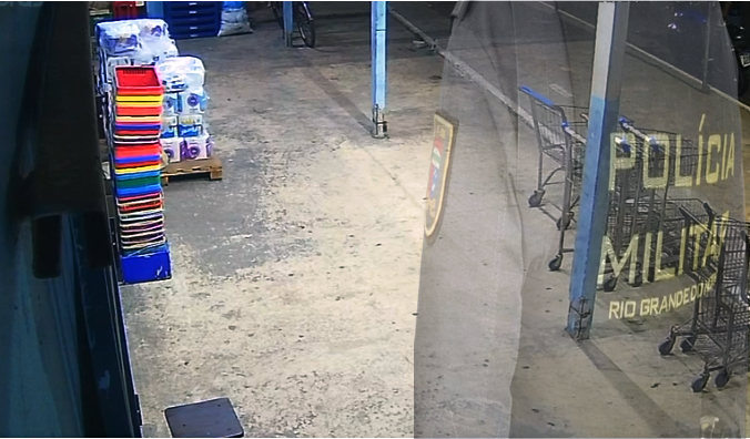 POLÍCIA MILITAR AGE RÁPIDO E CONDUZ SUSPEITOS DE FURTO EM MERCADINHO DE SALINA DA CRUZ EM GUAMARÉ