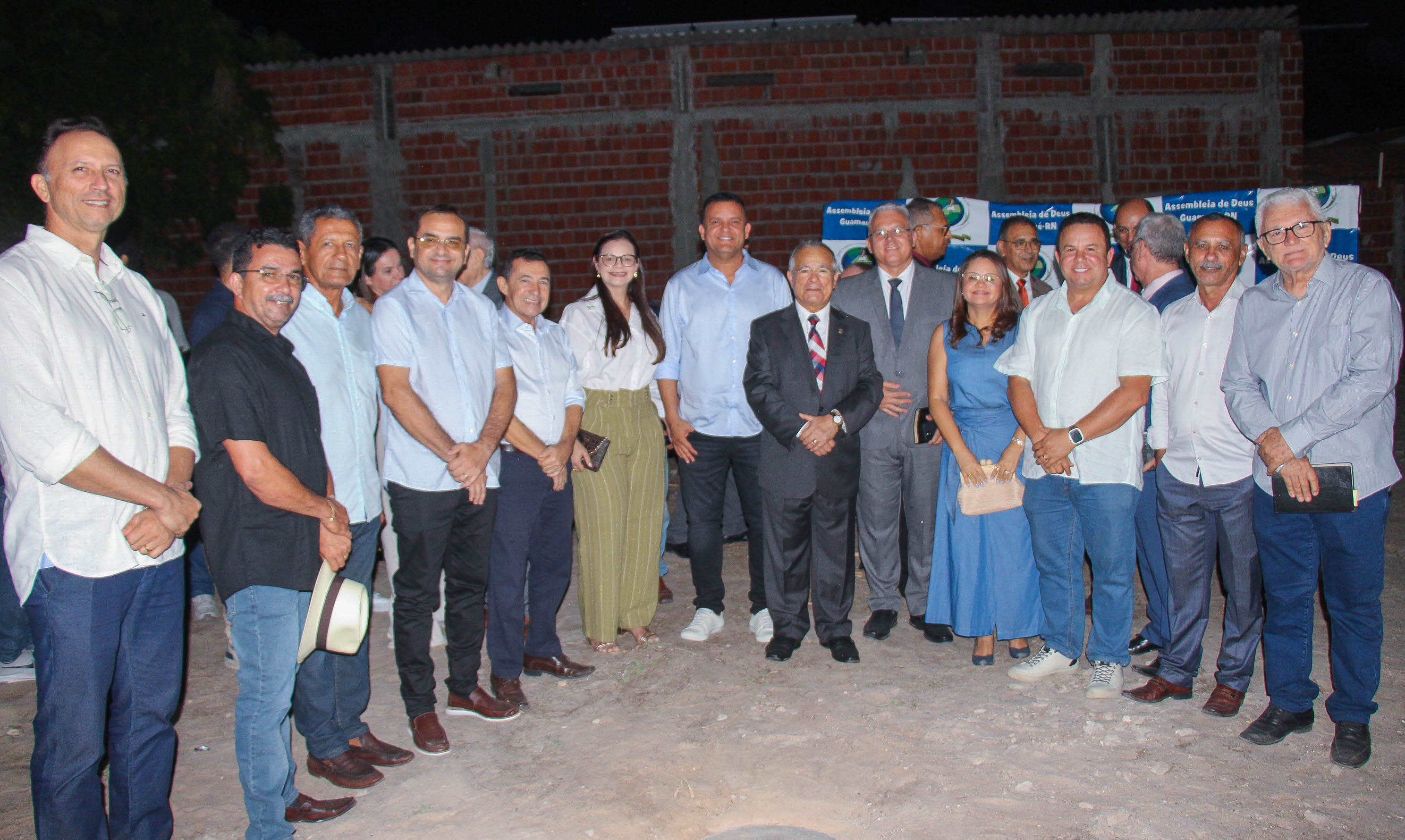 Prefeito Hélio participa do culto de lançamento da pedra fundamental do novo templo da Assembleia de Deus em Guamaré