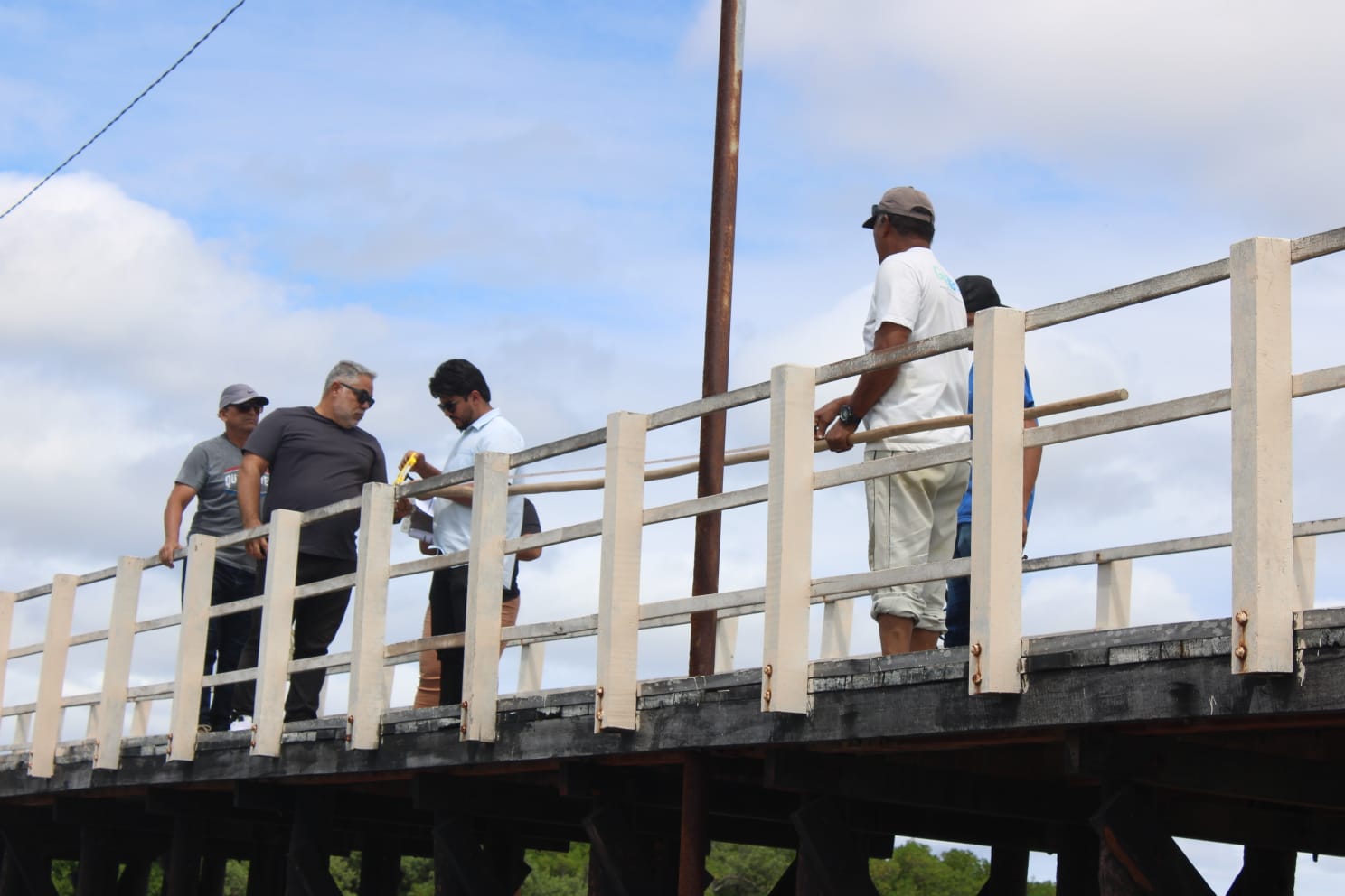 *Helio é Hélio* hj começou os trabalhos para demolição e construção da nova ponte que Liga Guamaré a comunidade de Lagoa Seca🚧 👏